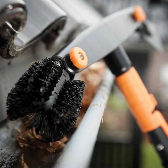 Čistič okapů Fiskars QuikFit™ (1001414)