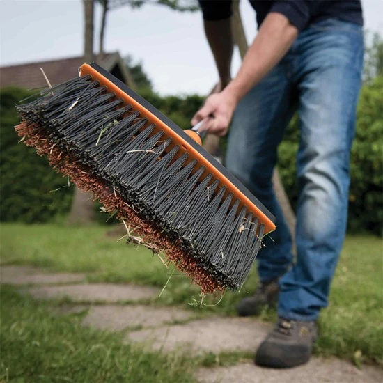 Koště Fiskars QuikFit™ univerzální (1001417)