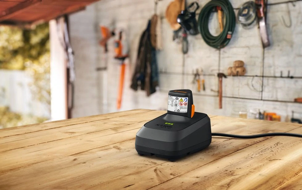 ALS 31 nabíječka STIHL (EA174302500)