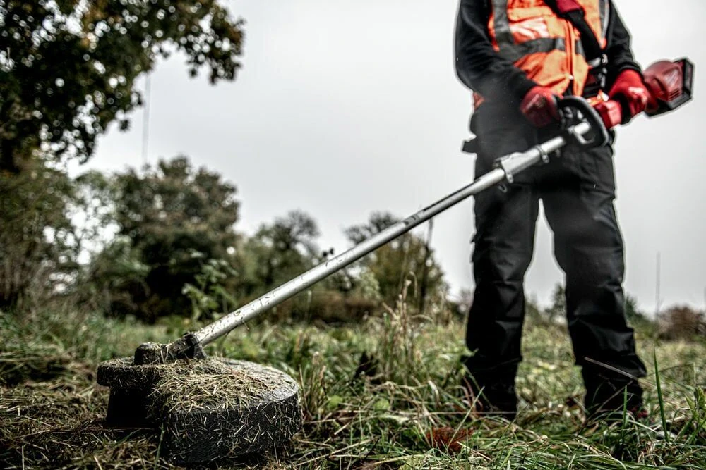 Milwaukee M18 FOPH-LTA strunový vyžínač