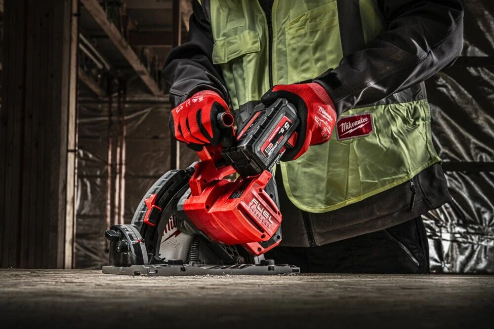 Milwaukee M18 FPS55-552P FUEL ponorná pila 165 mm
