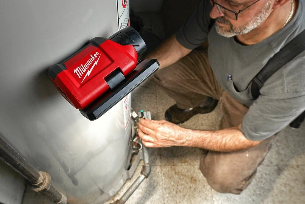 Milwaukee M12 PAL-0 pracovní svítilna 700 lm
