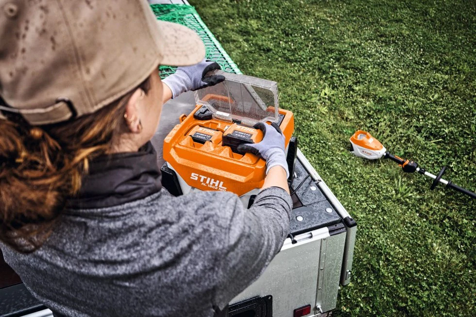 Vysokorychlostní nabíječka STIHL AL 1802 MO (EA104305500)