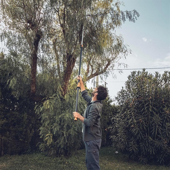 Zahradní nůžky Fiskars PowerGear™ X univerzální teleskopické UPX86 (1023624)