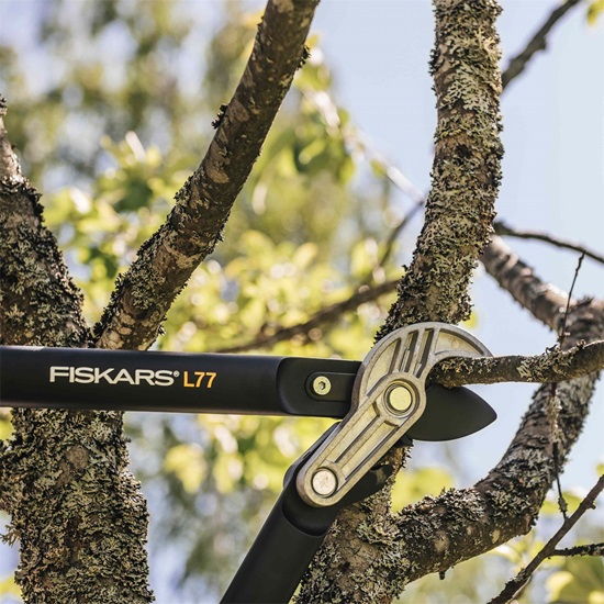 Nůžky na silné větve Fiskars PowerGear™ převodové, jednočepelové (L) L77 (1000583)