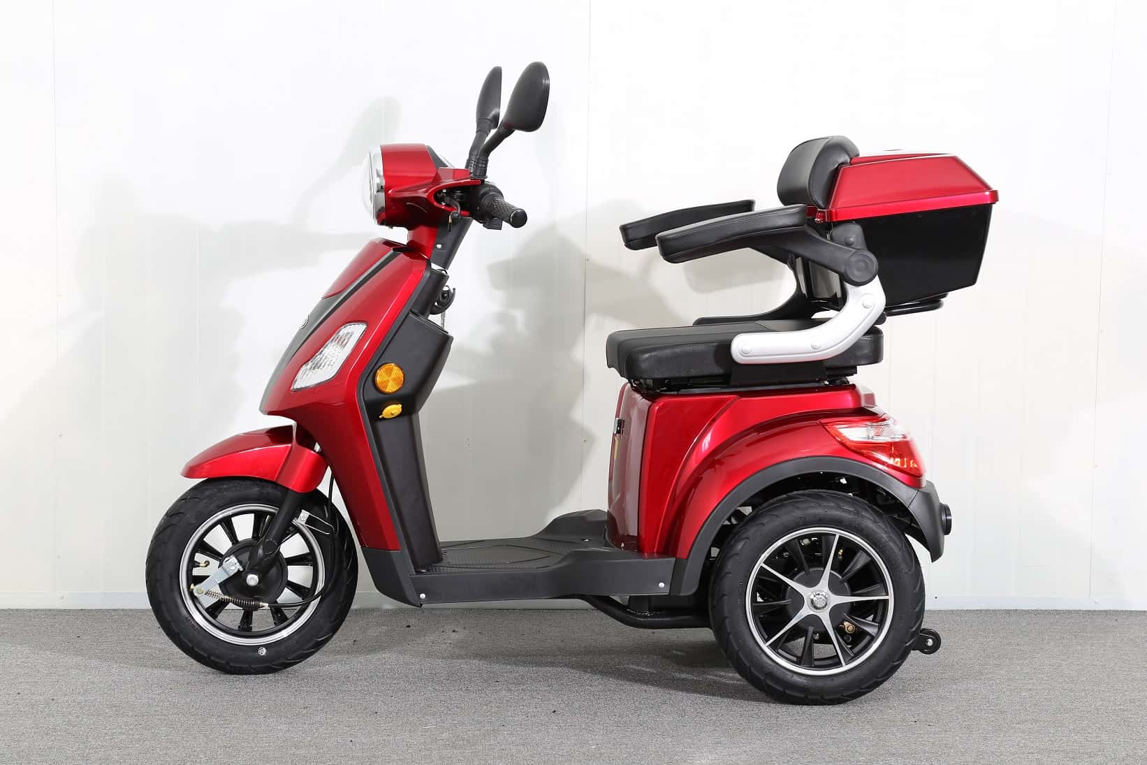 Tříkolový volnočasový elektrický vozík Selvo 31000LI