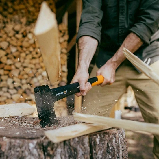 Univerzální lehká sekera X-series™ (M) X24 Fiskars (1069104)