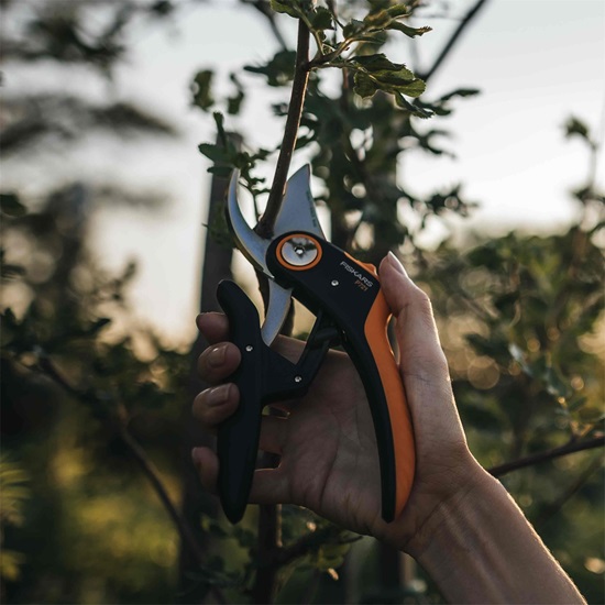 Zahradní nůžky Plus™, dvoučepelové P721 Fiskars (1057170)