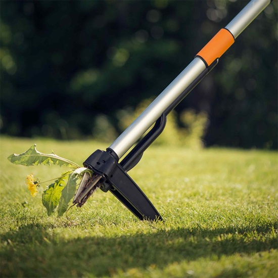 Teleskopický vytrhávač plevele Fiskars SmartFit™ (1020125)