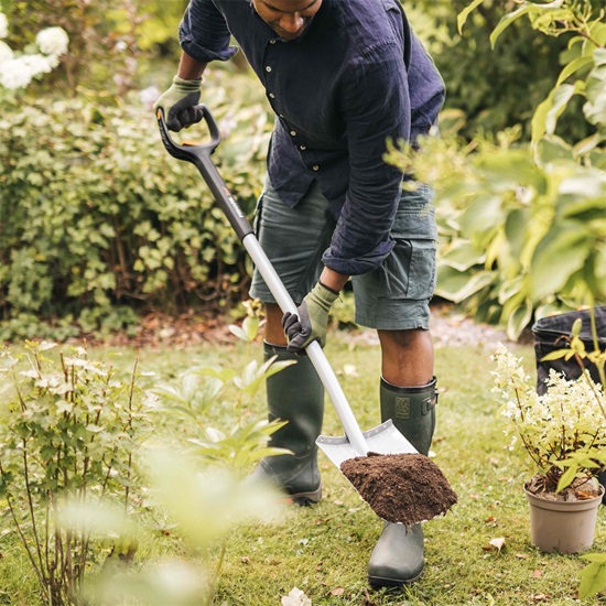 Rýč Fiskars Xact™ teleskopický rovný (1066733)