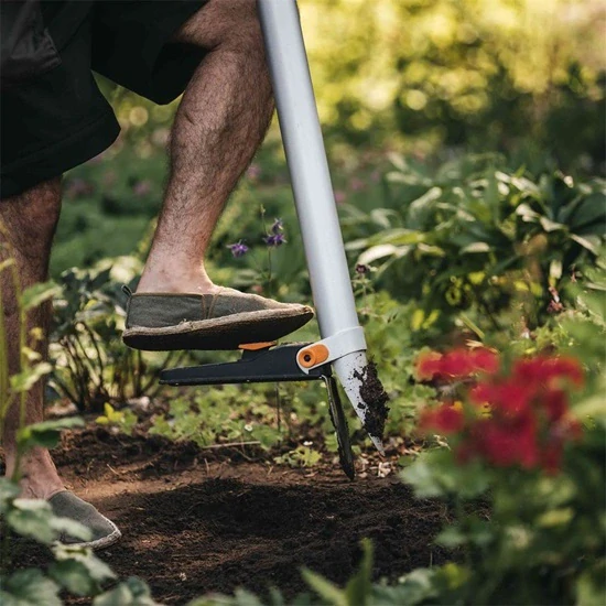 Sazeč cibulovin Fiskars Xact™ (1057077)