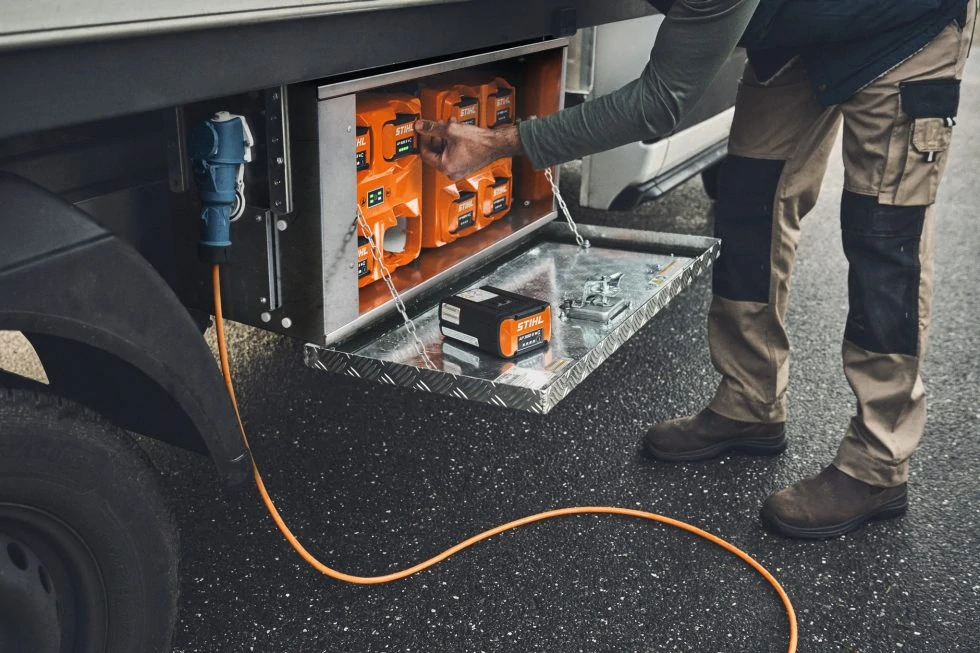 CB 1 Nabíjecí box STIHL (EA080180200) 