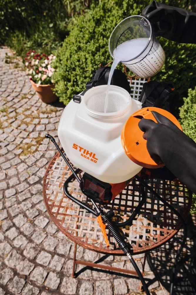 Set postřikovače STIHL SGA 60, akumulátor AK 10, nabíječka AL 101 (SA100117014)