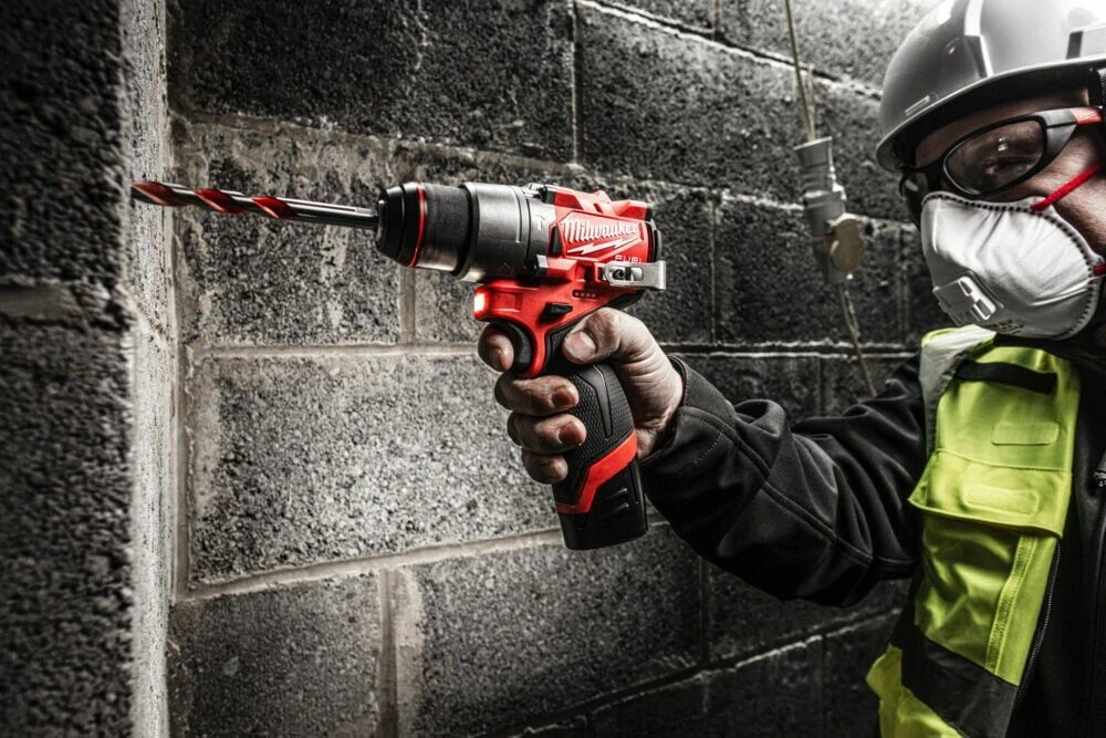 MILWAUKEE M12 FUEL™ Aku vrtačka s příklepem - kompaktní, bez aku