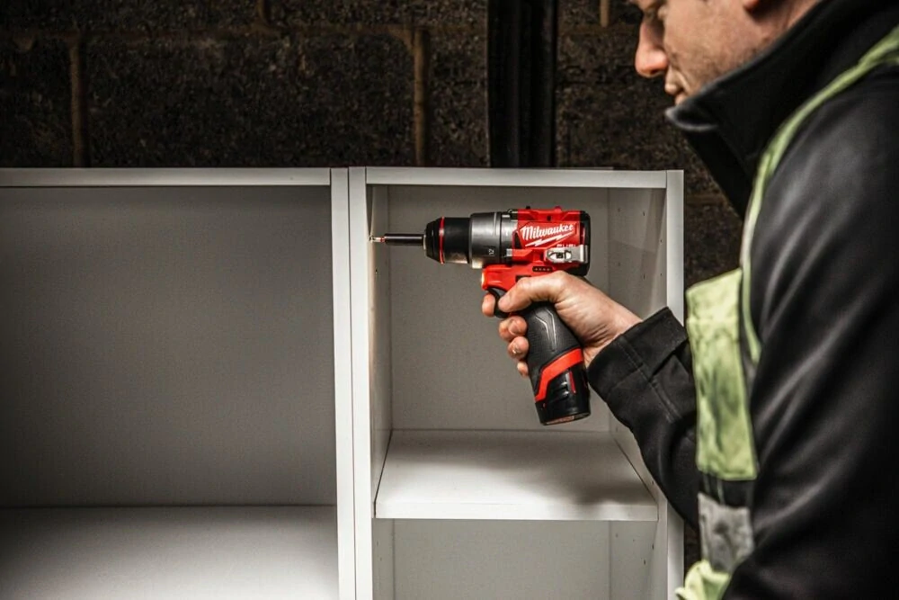 MILWAUKEE M12 FUEL™ Aku vrtačka s příklepem - kompaktní, 2x 2,0 Ah