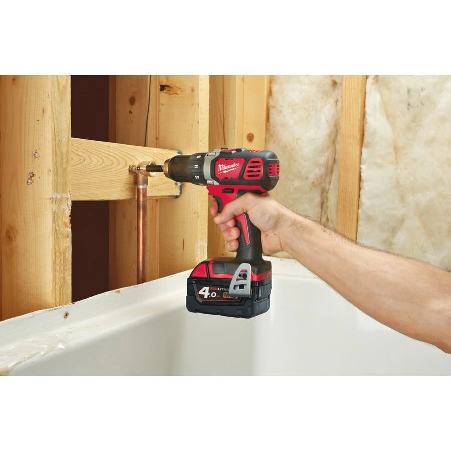 Milwaukee M18 BDD-402C aku vrtačka 60 Nm, 2× 4,0 Ah