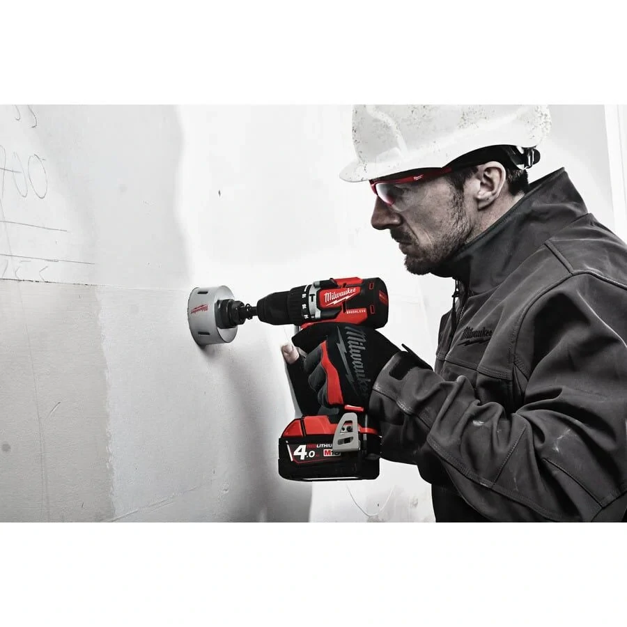 Milwaukee M18 CBLPD-402C kompaktní aku příklepová vrtačka 2x 4,0 Ah