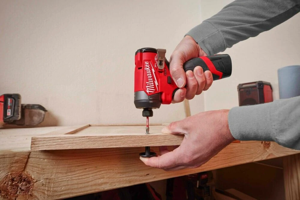 Milwaukee M12FID2-0 FUEL™ 1/4" Hex aku rázový utahovák