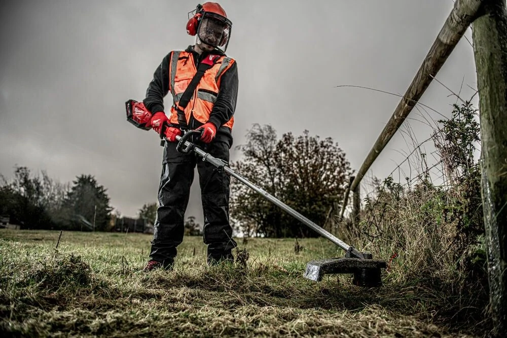 Milwaukee M18 FOPH-LTA strunový vyžínač