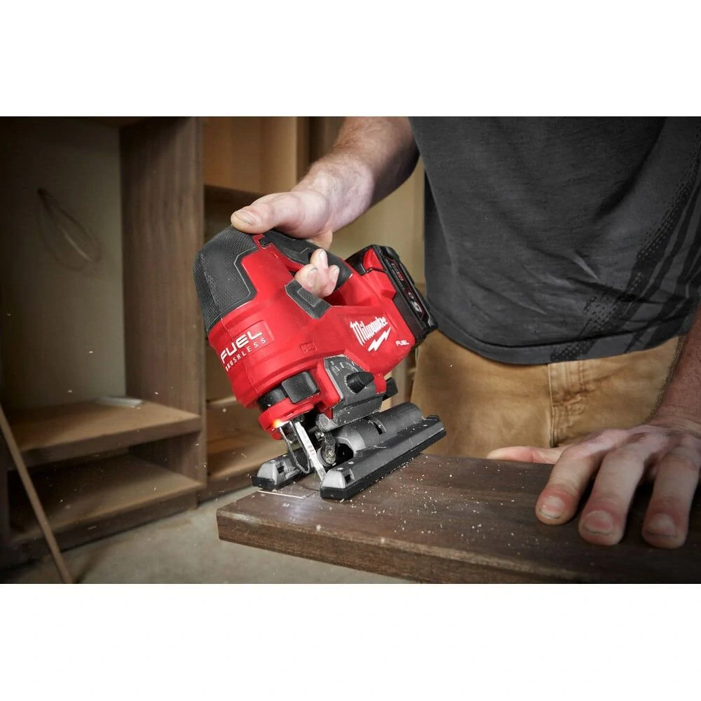 Milwaukee M18 FJS-502X FUEL přímočará pila 2× 5 Ah