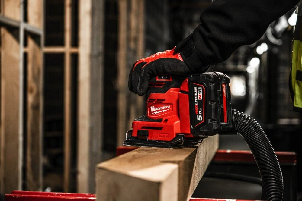Milwaukee M18 BQSS-502B bruska 113 × 104 mm