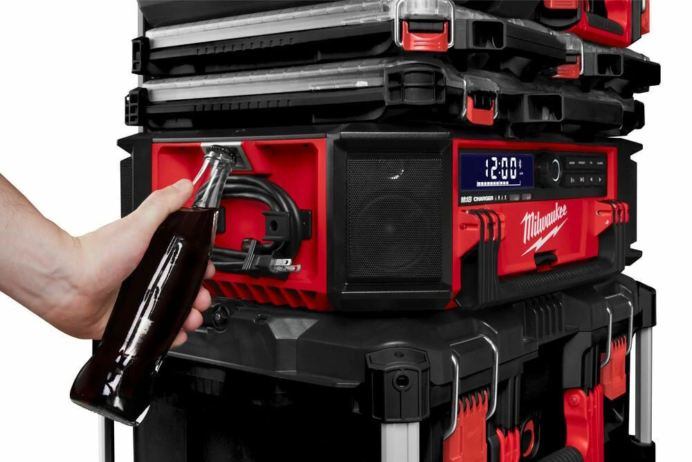 Milwaukee M18 PRCDAB+-0 rádio s nabíječkou