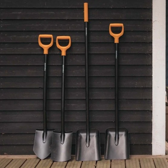 Lopata Ergonomic™, rukojeť D 130cm Fiskars (KP-1066718)