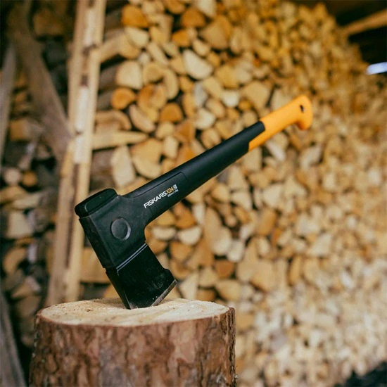 Univerzální lehká sekera X-series™ (M) X24 Fiskars (1069104)