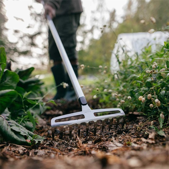 Hrábě na hlínu Fiskars X-series™ M (1027039)