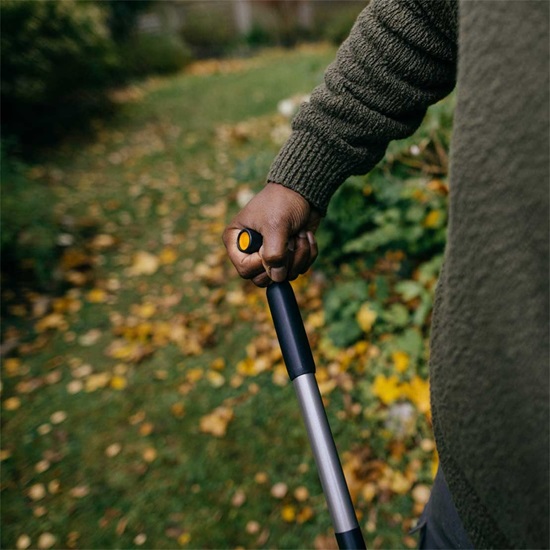 Lopatové hrábě Fiskars Ergonomic™ (1077116)