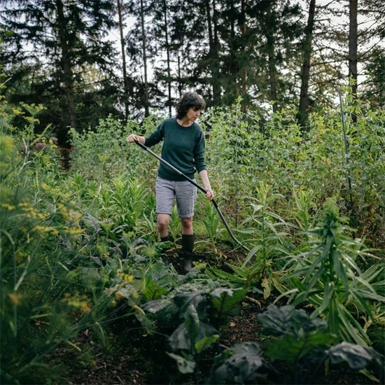 Hrábě na půdu se zahnutou násadou Fiskars Ergonomic™ (1077112)