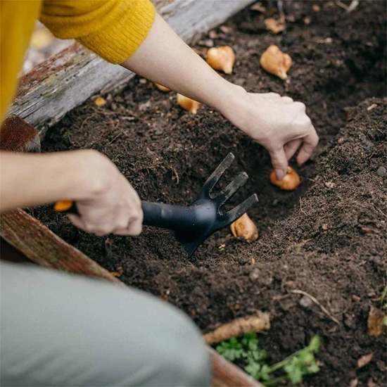 Malá motyčka Fiskars Solid™ (1072100)