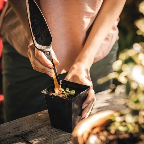 Lopatka na setí semen Fiskars Solid™ (1057641)