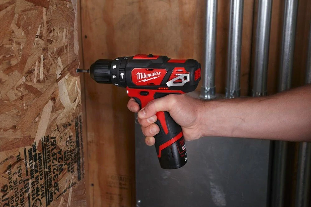 Milwaukee M12 BPD-402C M12™ kompaktní příklepová vrtačka