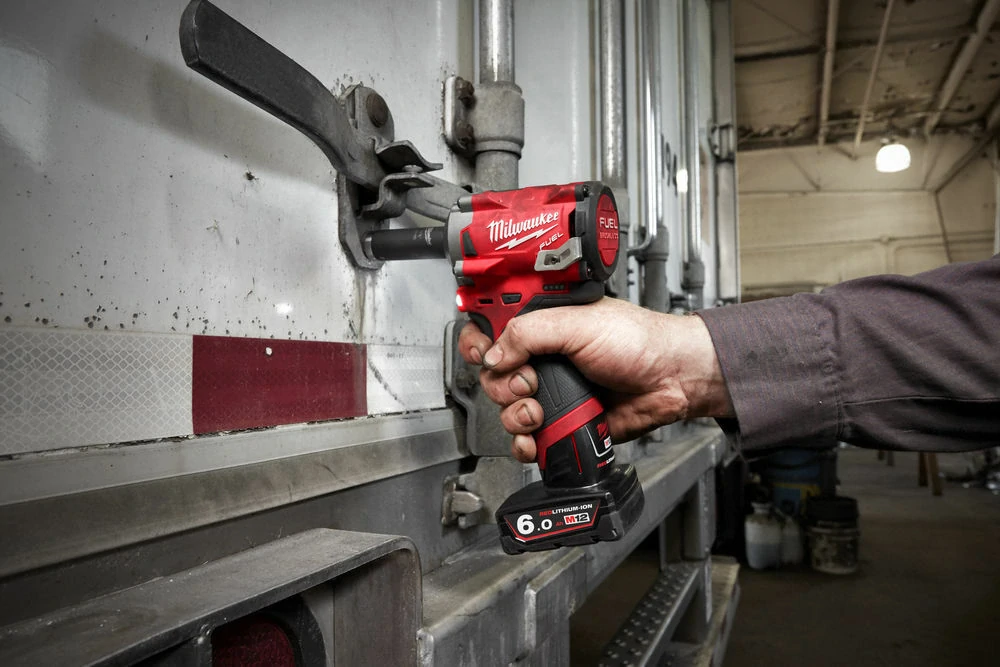 Milwaukee M12FIWF12-0 FUEL rázový utahovák 339 Nm