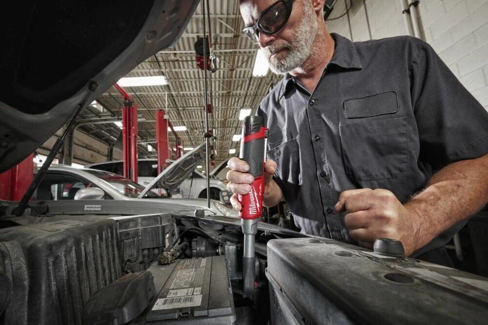 Milwaukee M12FHIR14LR-0 aku FUEL ráčna 1/4" prodloužená