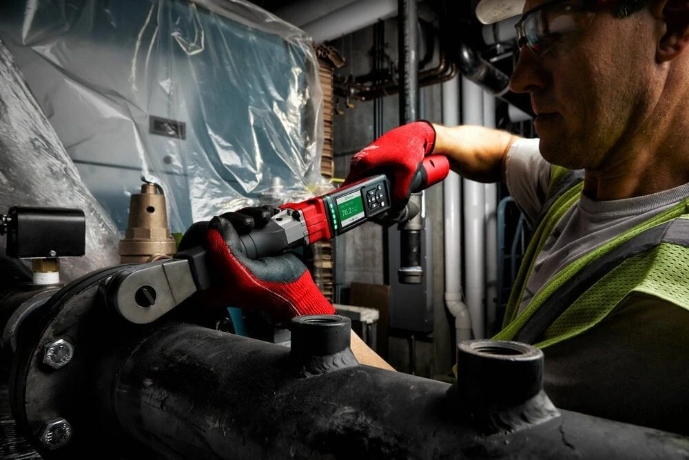 Milwaukee M12ONEFTR12-201C FUEL™ ONE-KEY™ digitální ráčna 1/2"