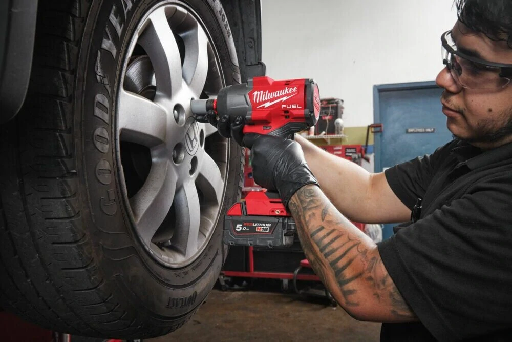 Milwaukee M18 FHIW2F12-0 rázový utahovák 2034 Nm