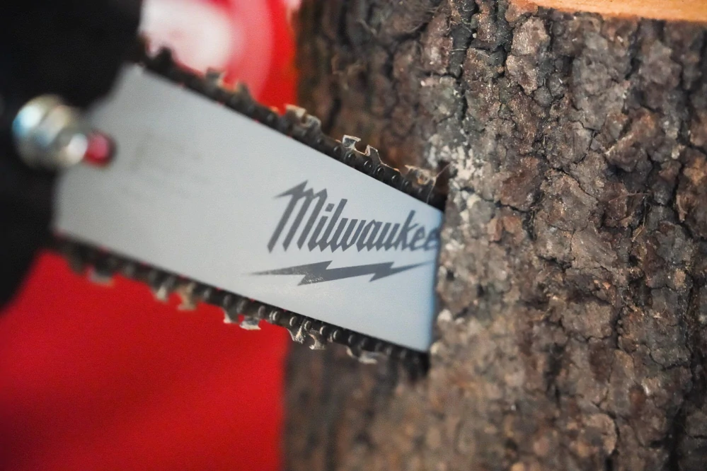 Milwaukee M12 FHS-0 aku řetězová pila 15 cm