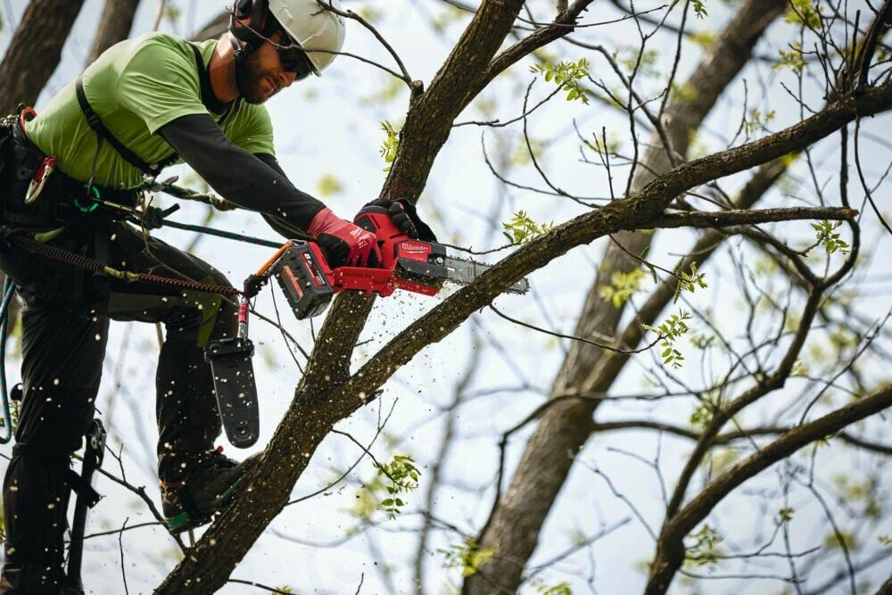 Milwaukee M18 FHS20-0 FUEL™ HATCHET™ pila 20 cm