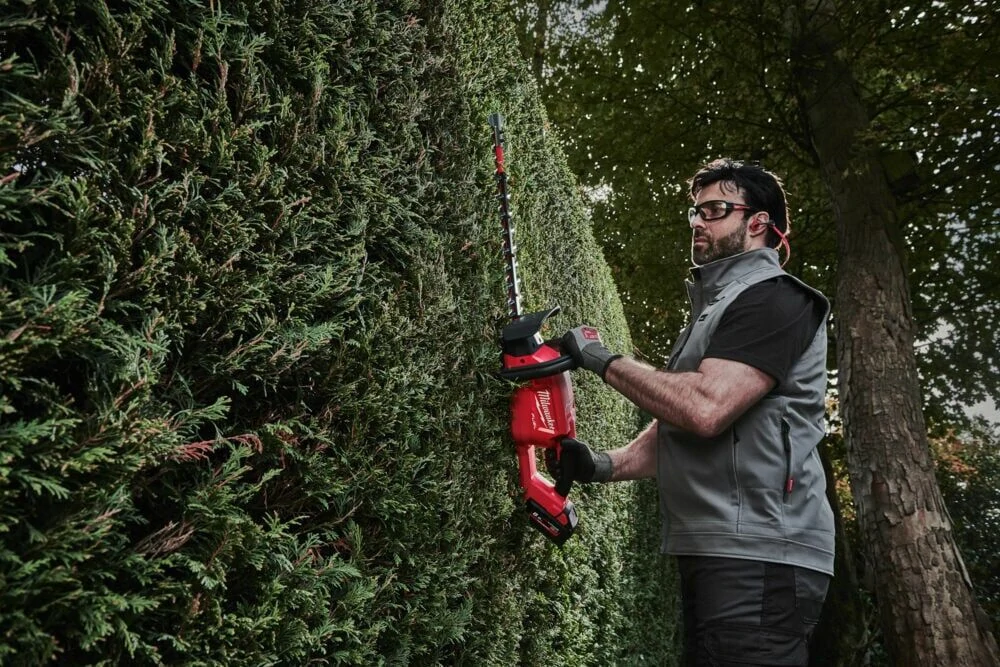 Milwaukee M18 FHET60-802 FUEL™ plotostřih 60 cm