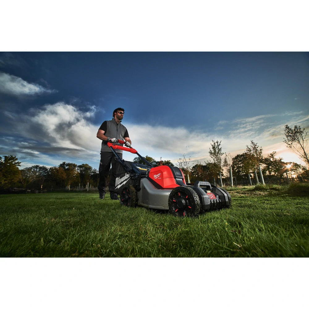 Milwaukee M18 F2LM46-802 FUEL™ aku sekačka 46 cm