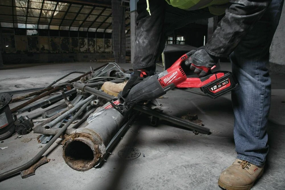 Milwaukee M18 FSX-0C FUEL Super SAWZALL pila