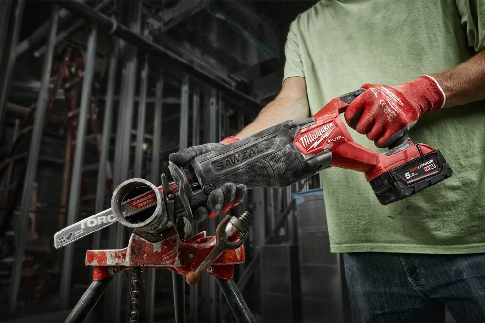 Milwaukee M18 FSZ-502X FUEL SAWZALL 2× 5 Ah 