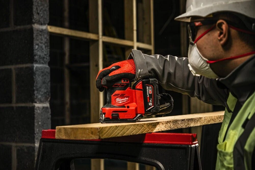 Milwaukee M18 BQSS-502B bruska 113 × 104 mm