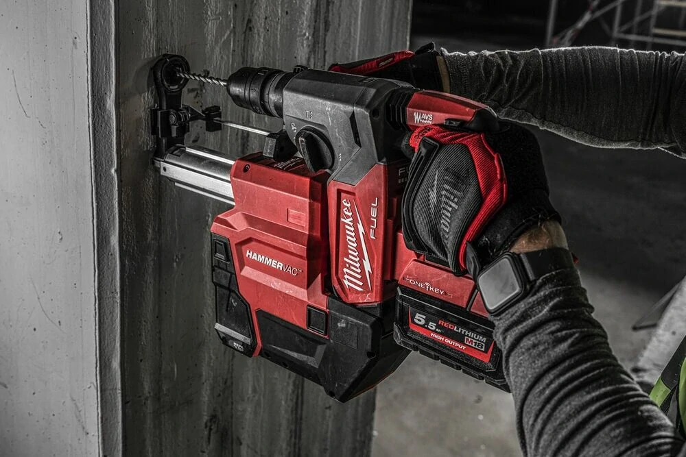 Milwaukee M18 ONEFHXDEL-552C FUEL™ s odsáváním
