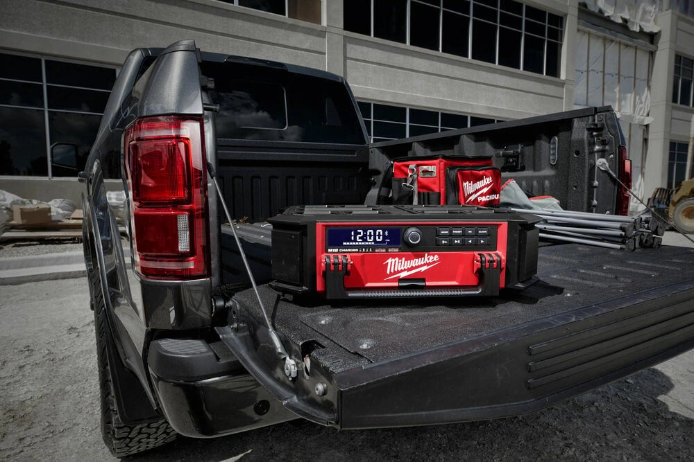 Milwaukee M18 PRCDAB+-0 rádio s nabíječkou