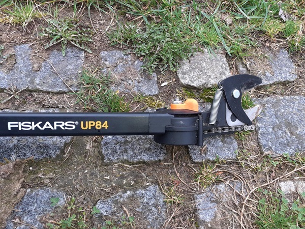Nůžky zahradní univerzální prodloužené Fiskars UP84 (1001557)